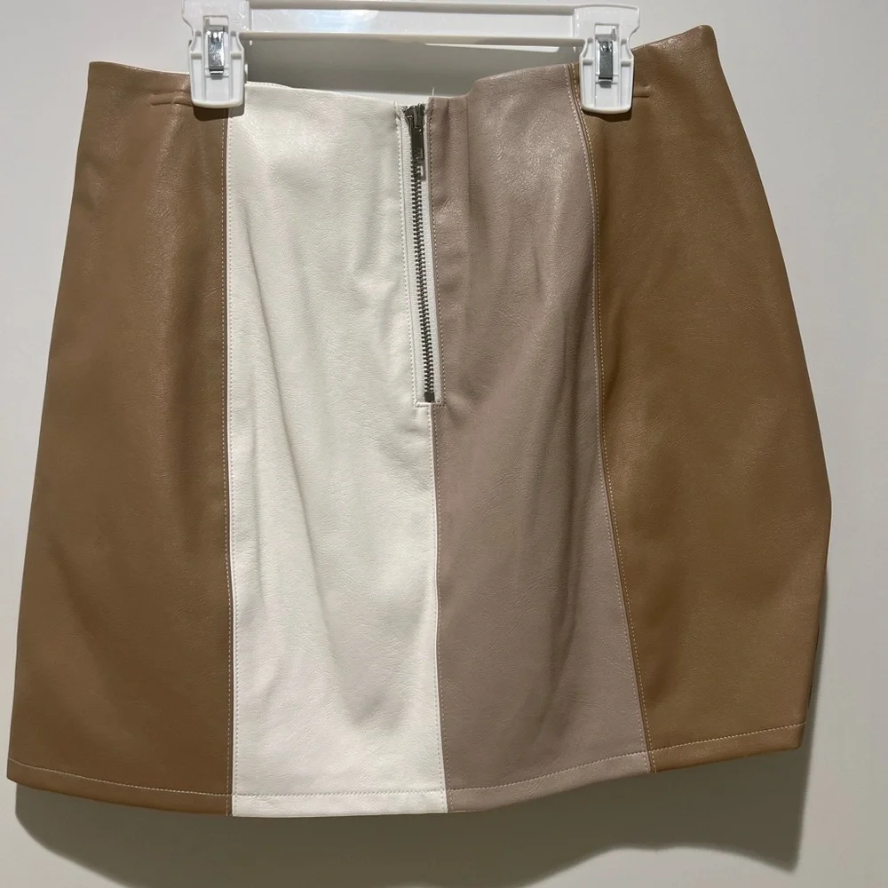 NWT Le Lis Collection Vegan Leather Striped Neutral Women’s Skirt Size Small